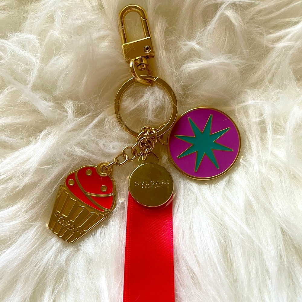 NEW BVLGARI Bulgari Charm Key Chain Cupcake Bag Charm Bling Key Ring Gold Tone
